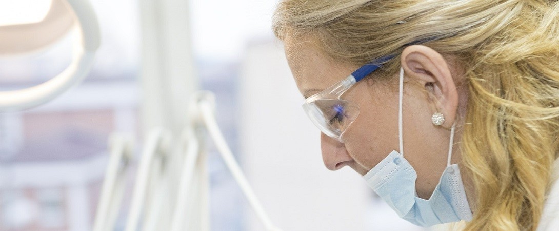 a female doctor with a surgeon fask mask on