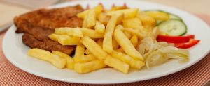 plate of chips, beef and vegetables