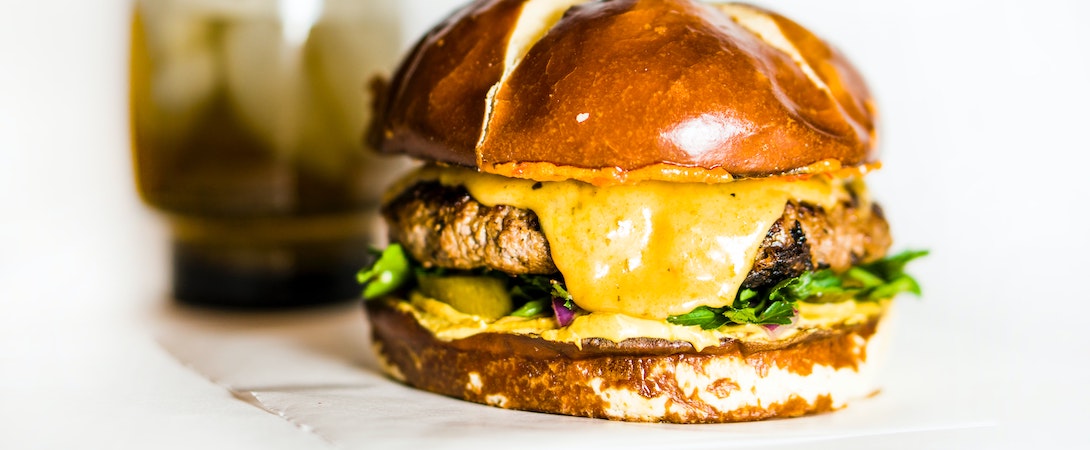 cheeseburger with drink