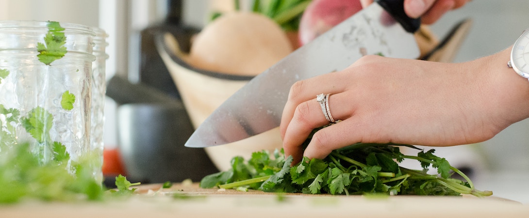chopping-cilantro